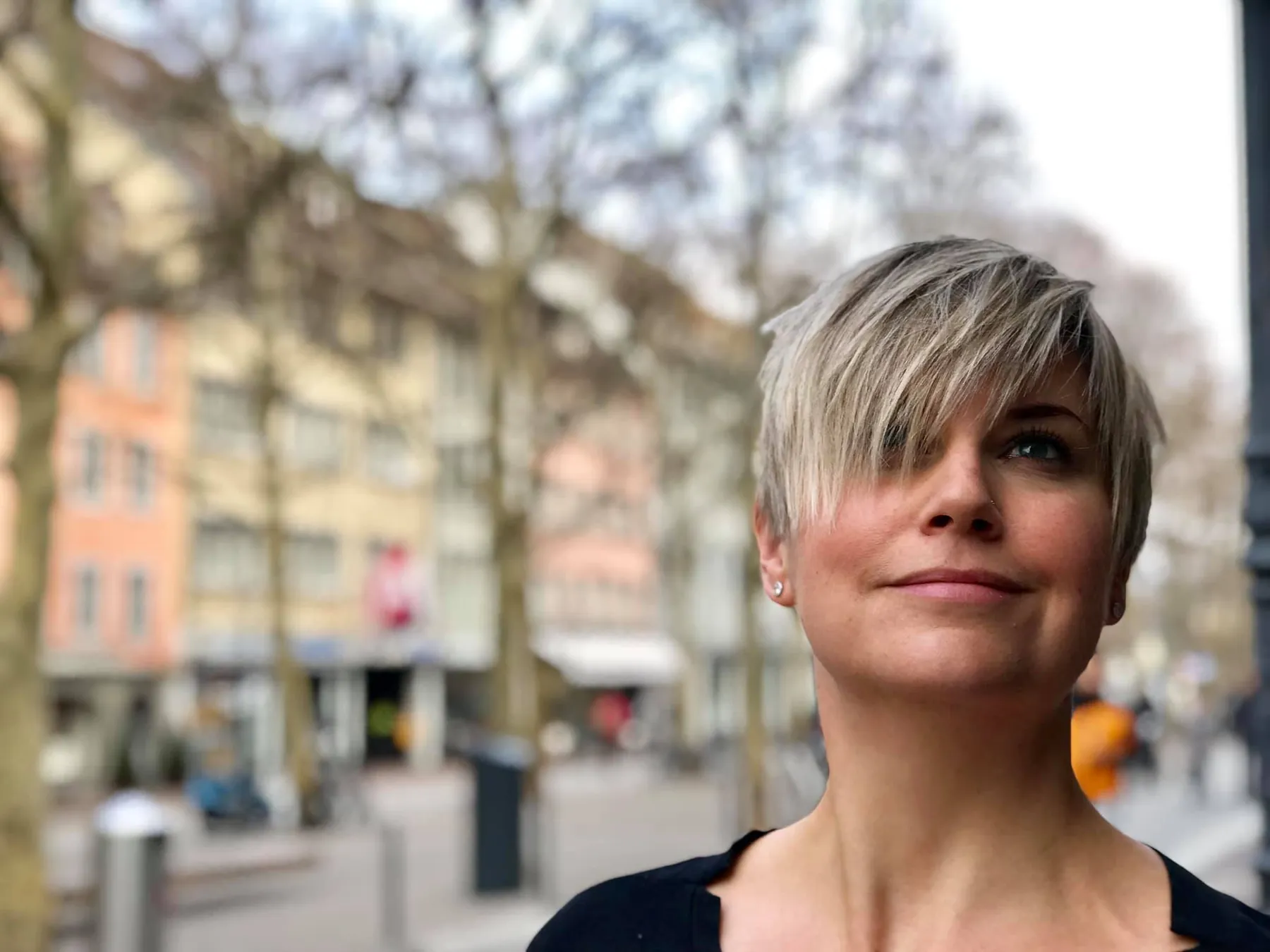 Blonder Pixie Cut